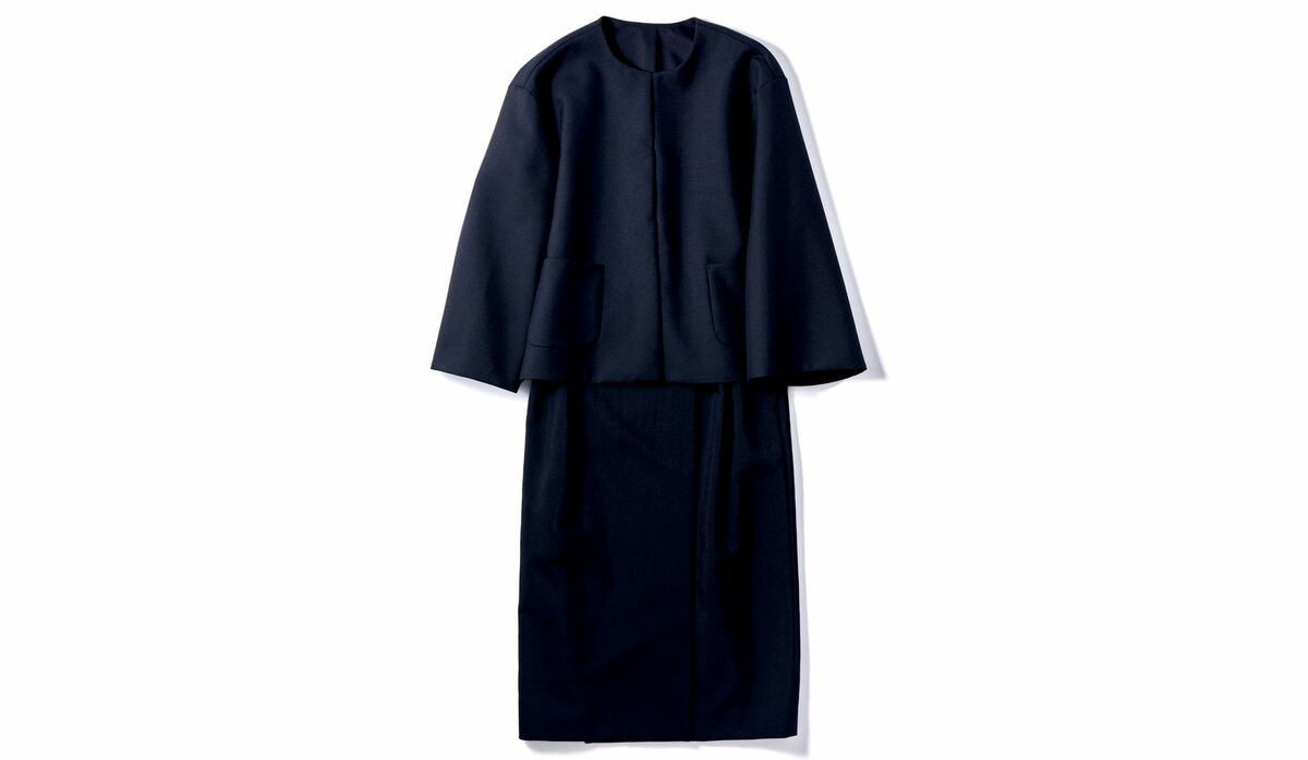 知的でさりげない女らしさが漂う！ストラスブルゴのスカートスーツ