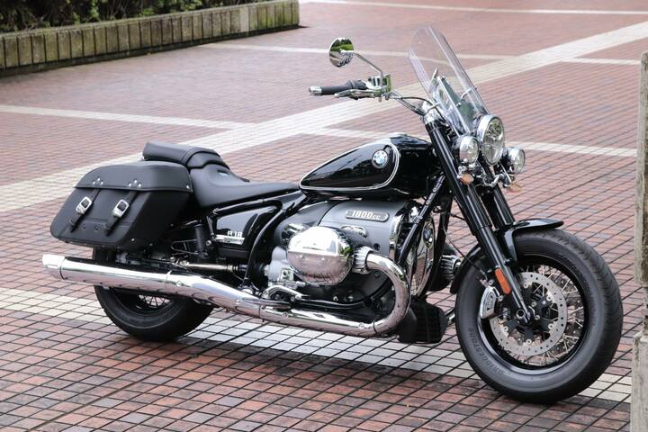 「クラシック」に備わるフロントスクリーンはウィンドプロテクションにかなり有効。