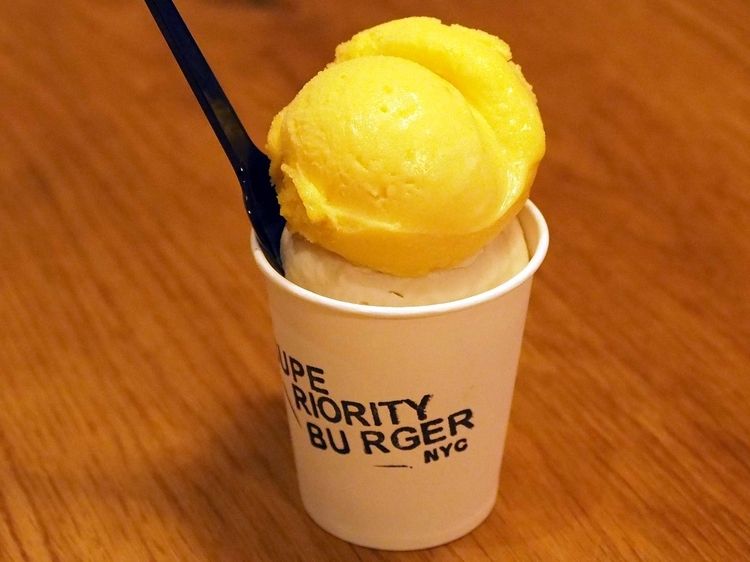 みかん、チョコレート、シナモンクッキーの『GELATO』700円(税込)。季節によって変わる3つのフレーバーが楽しめる。※店内飲食限定