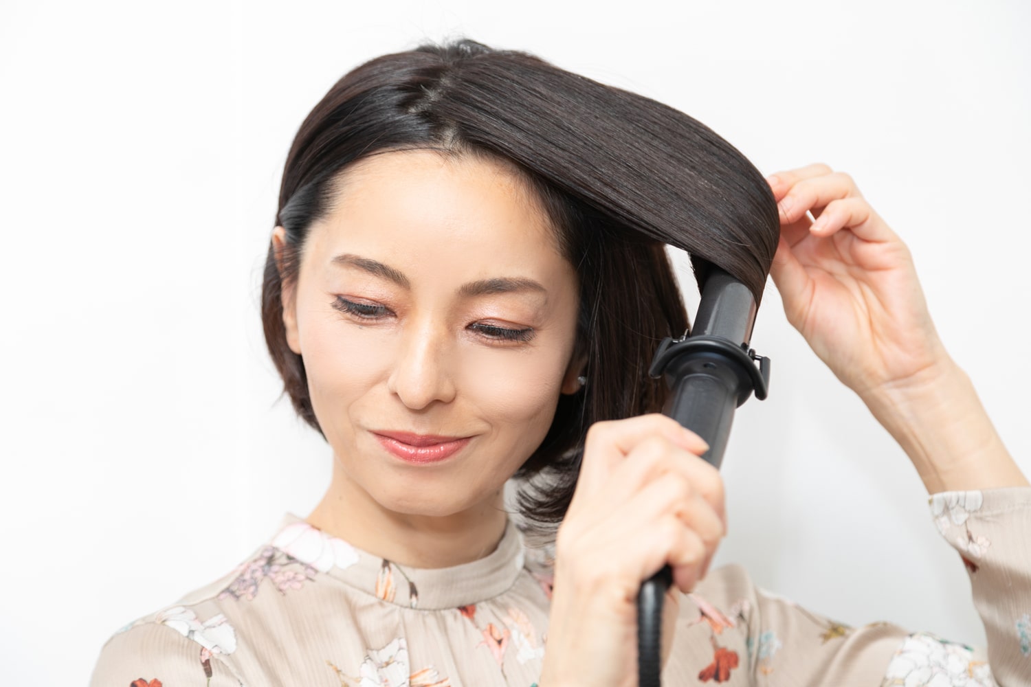 上段は下段よりも持ち上げて、同様に巻く。
