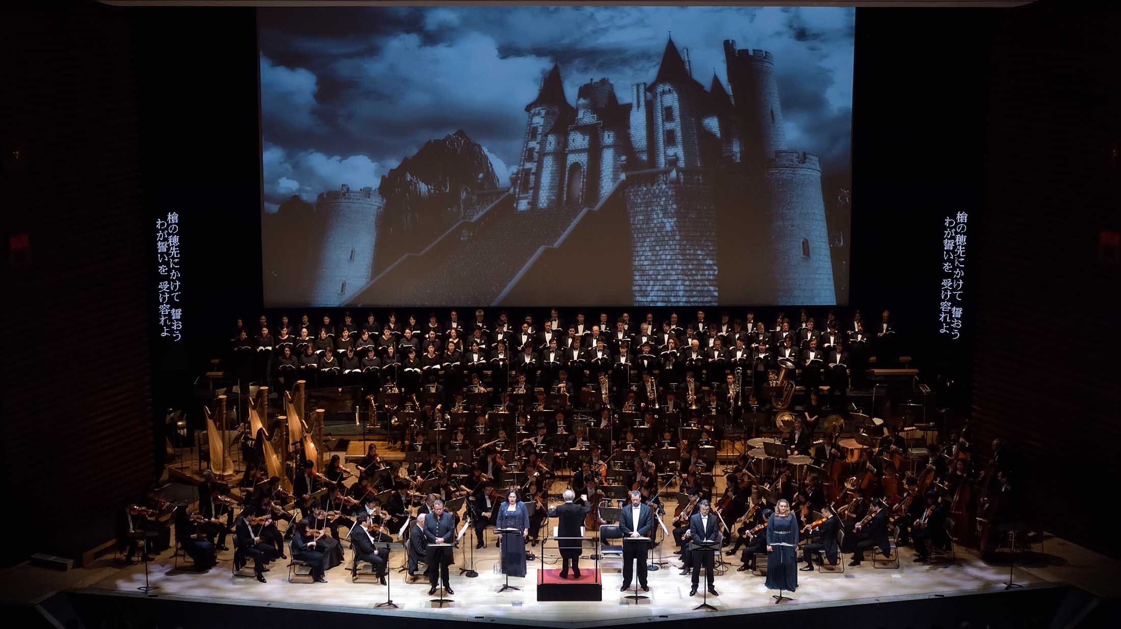 昨年開催された『東京・春・音楽祭』より、ワーグナー『ニーベルングの指環』のワンシーン。同音楽祭では、東京文化会館大ホールを会場に、2010年よりワーグナー作品が上演されている。©️東京・春・音楽祭実行委員会/青柳 聡