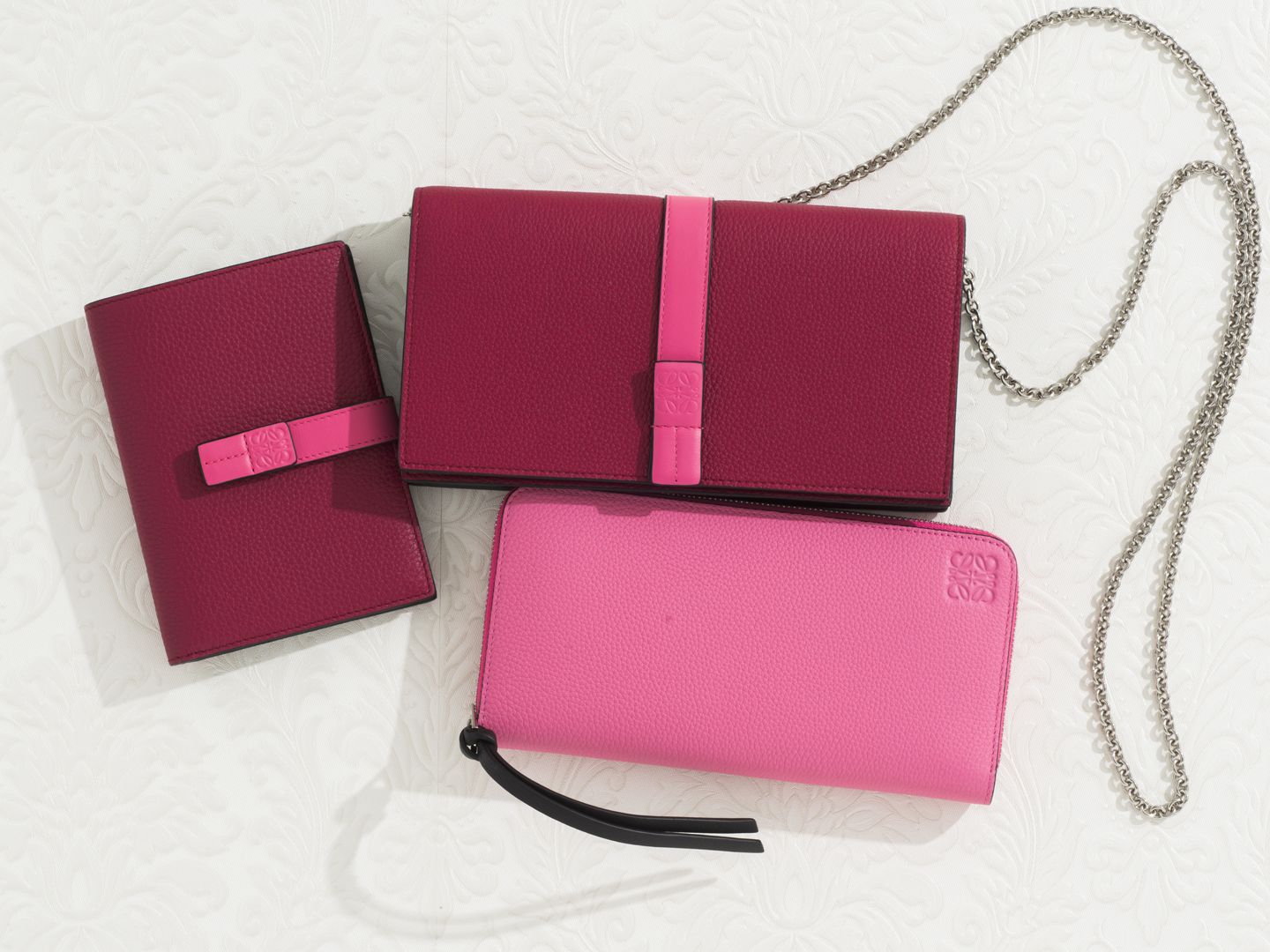 LOEWE(ロエベ)のホリデーコレクション「Gift(ギフト)」の新作財布