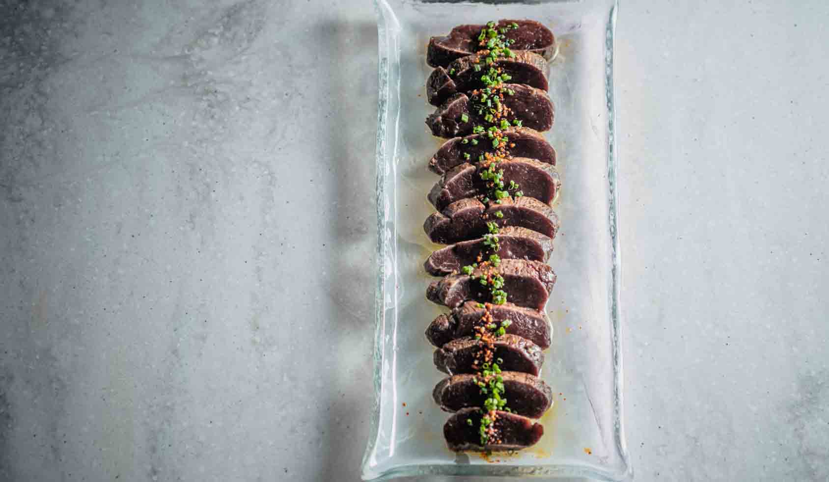 前菜の一例。前菜の中で、ぜひセレクトして欲しいのが、こちらの「蝦夷ひれ肉のカルパッチョ」。爽やかなコクが記憶に残る。