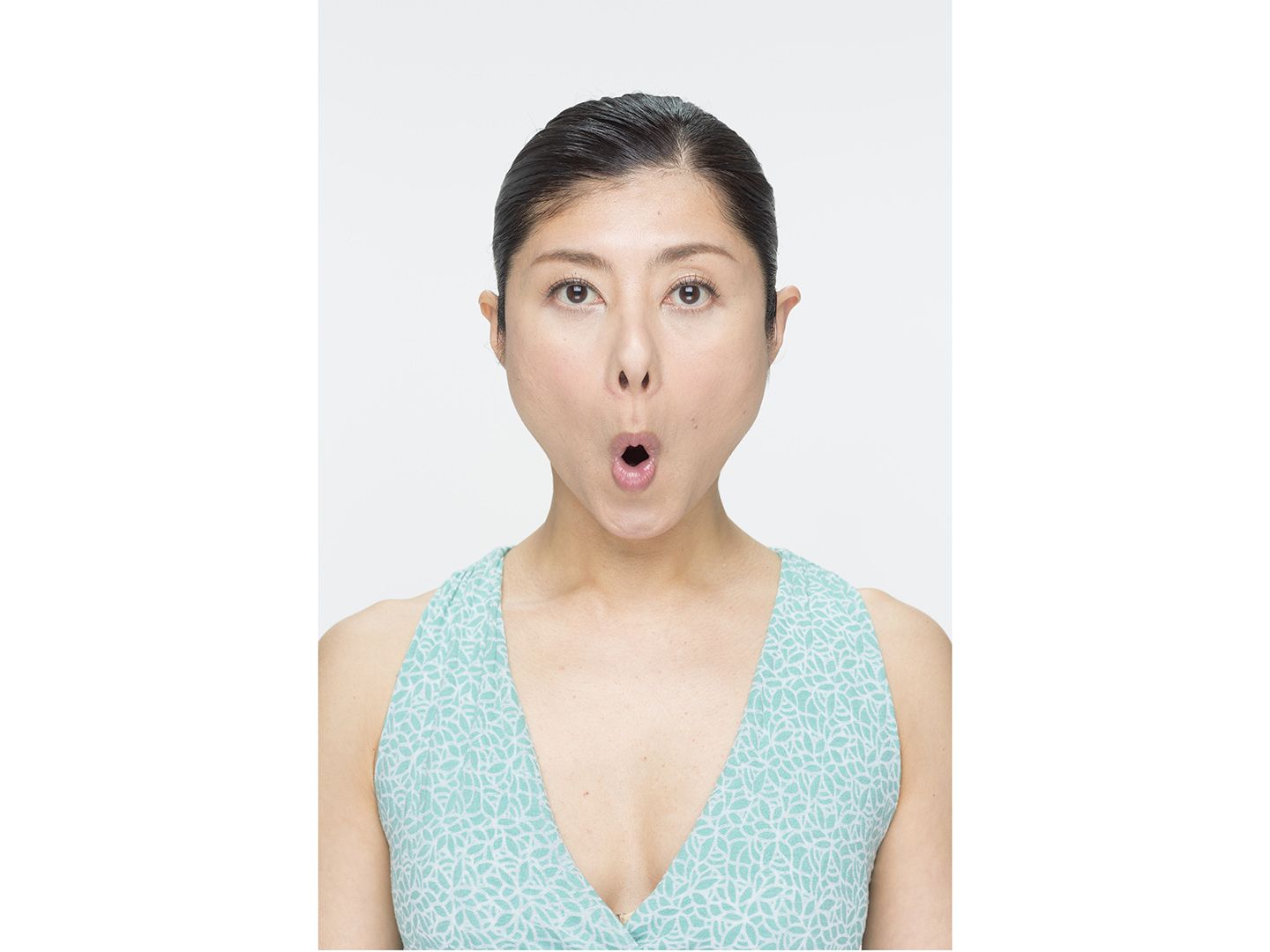 口を「お」の形に