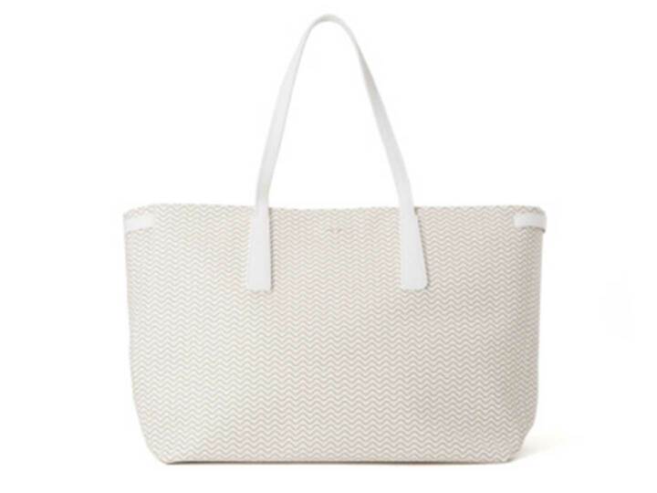 デュオ グランツール オフホワイト￥89,640[縦30×横39×マチ15.5cm]（ザネラート）