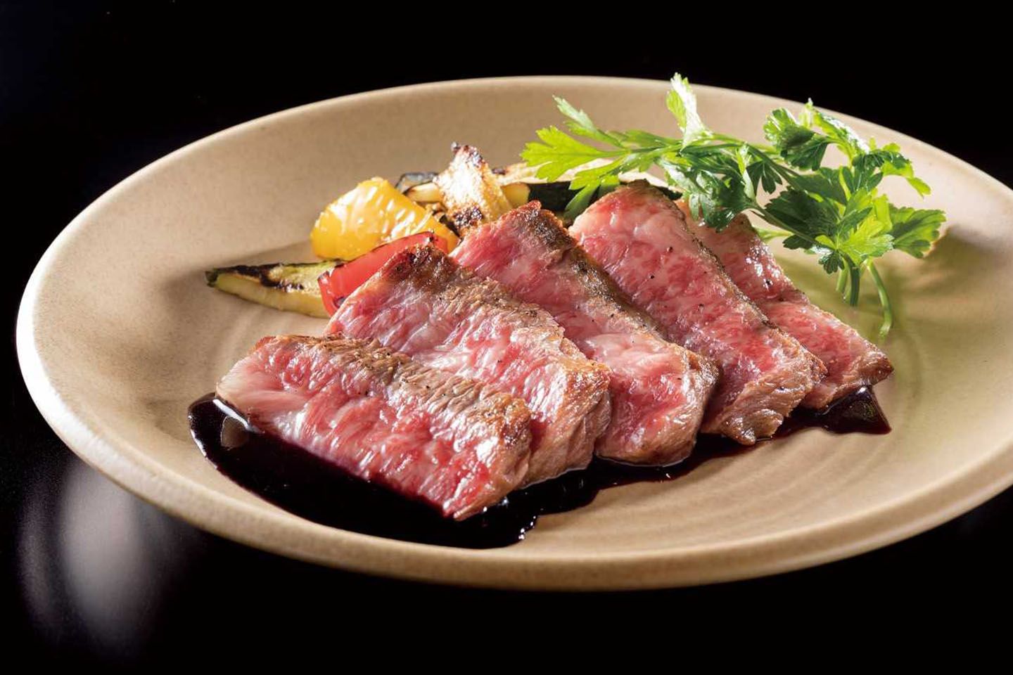 宮崎牛 A4ランク リブロースステーキ(150g)柚子ジャポネーゼソース ¥5,000(税抜)