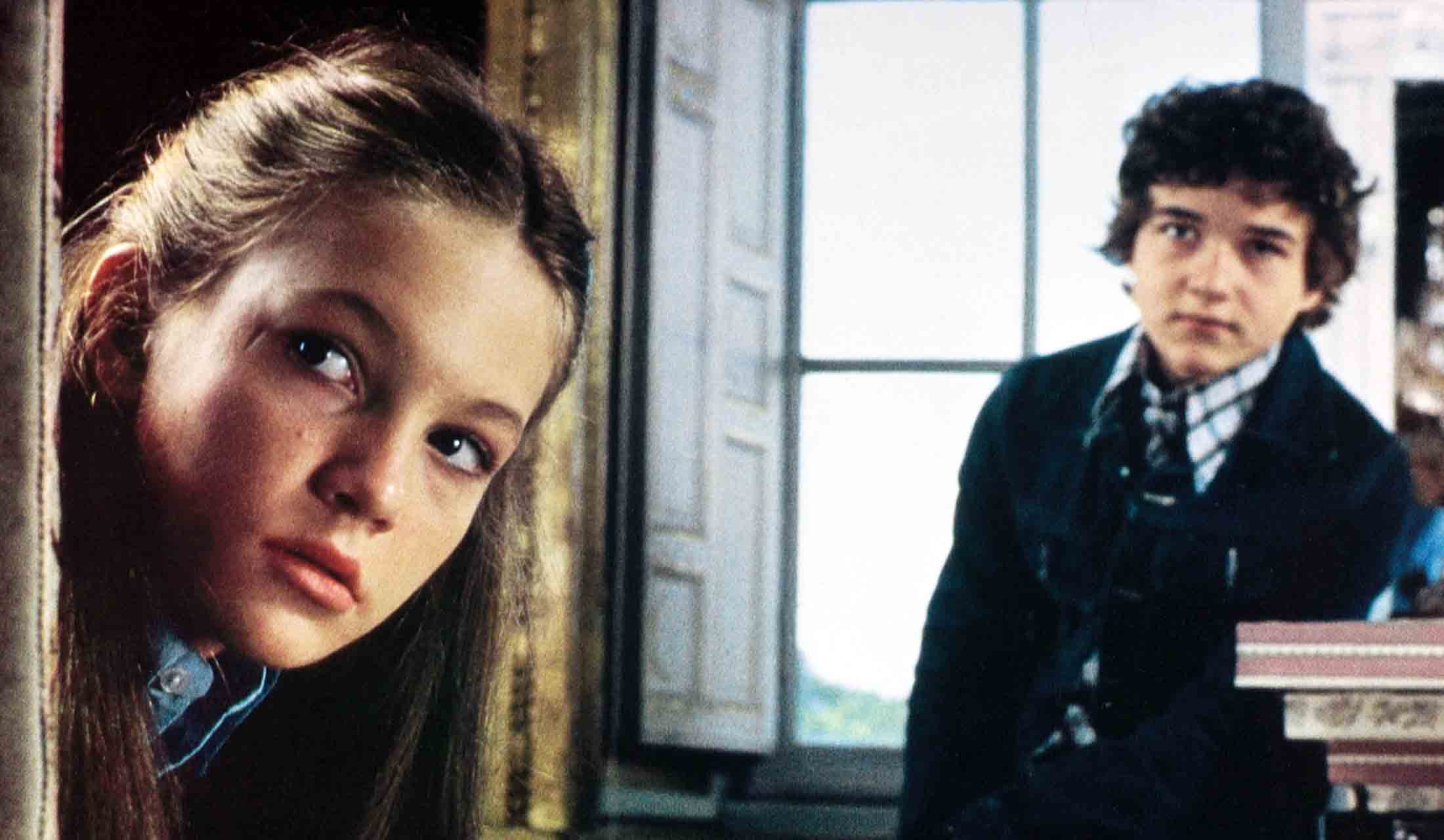 デビュー作「リトル・ロマンス」のワンシーン。撮影当時14歳。同作で見せた演技は高く評価され、一躍注目される存在となる。