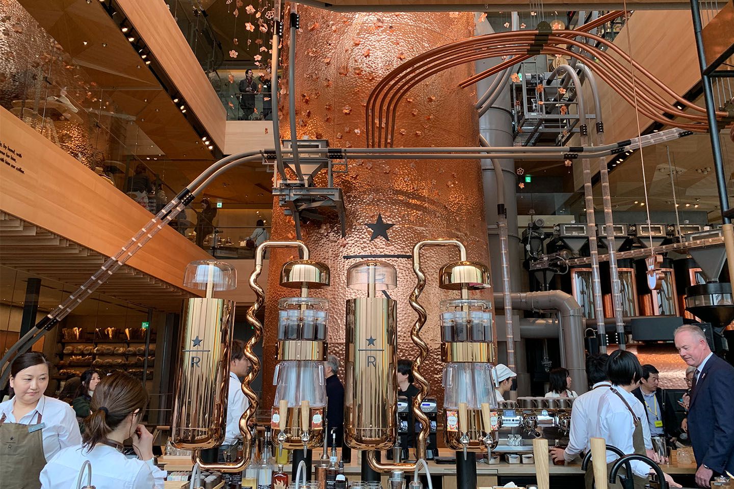 STARBUCKS RESERVE® ROASTERY TOKYO(スターバックス リザーブ® ロースタリー)の内観