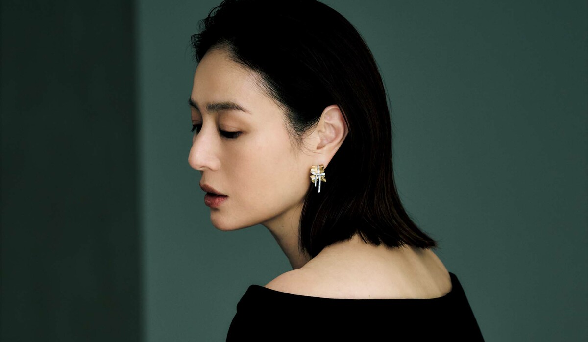井川 遥さん×オーセンティックなリボンモチーフのジュエリー 井川遥 