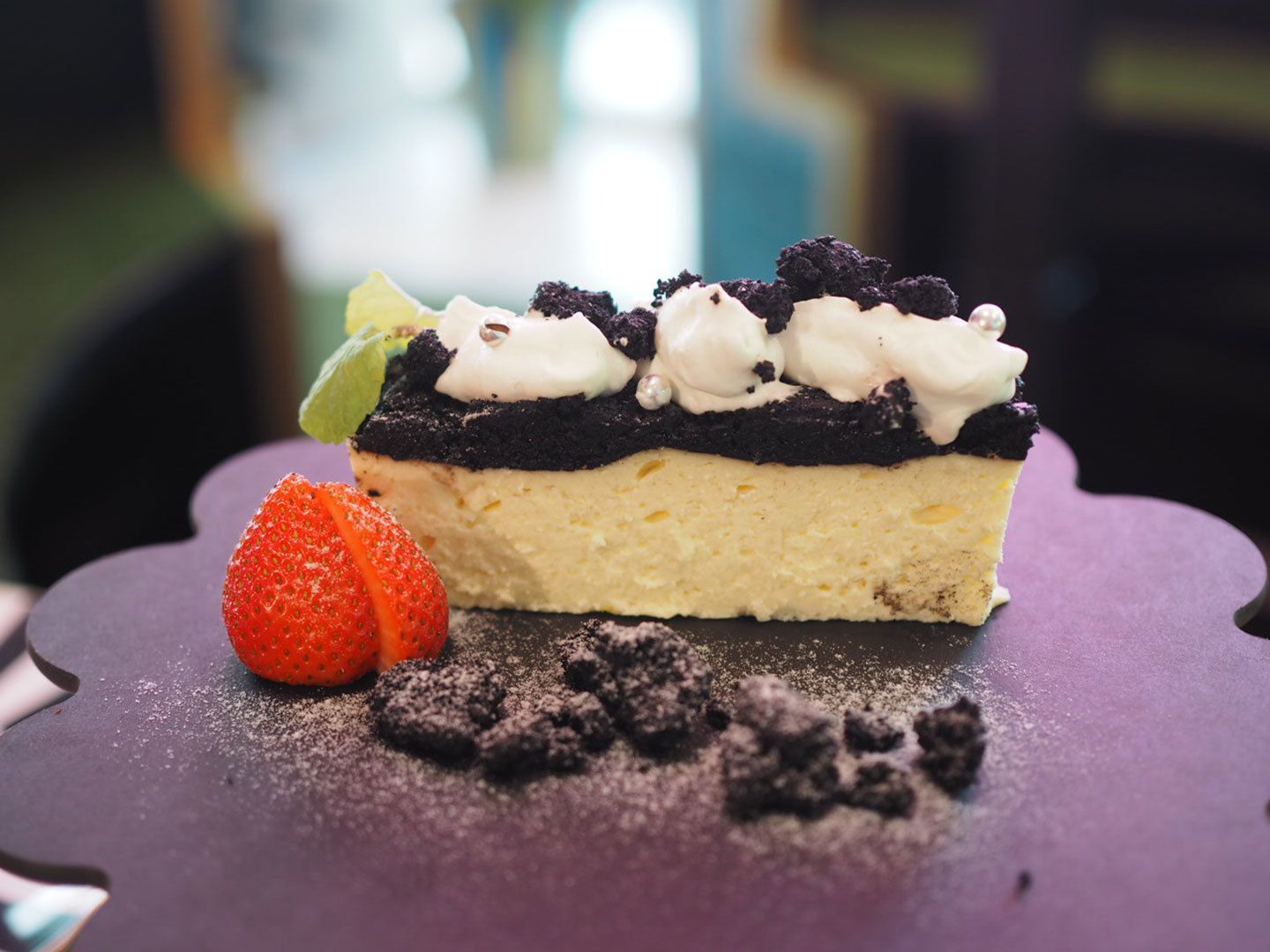 「BALLY CAFE(バリーカフェ)」のNYスタイルの濃厚チーズケーキ。¥700
