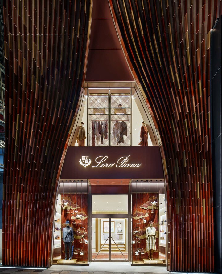 ロロ・ピアーナ表参道店の外観カット