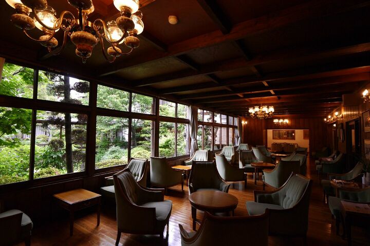 「旅館花屋」のロビー