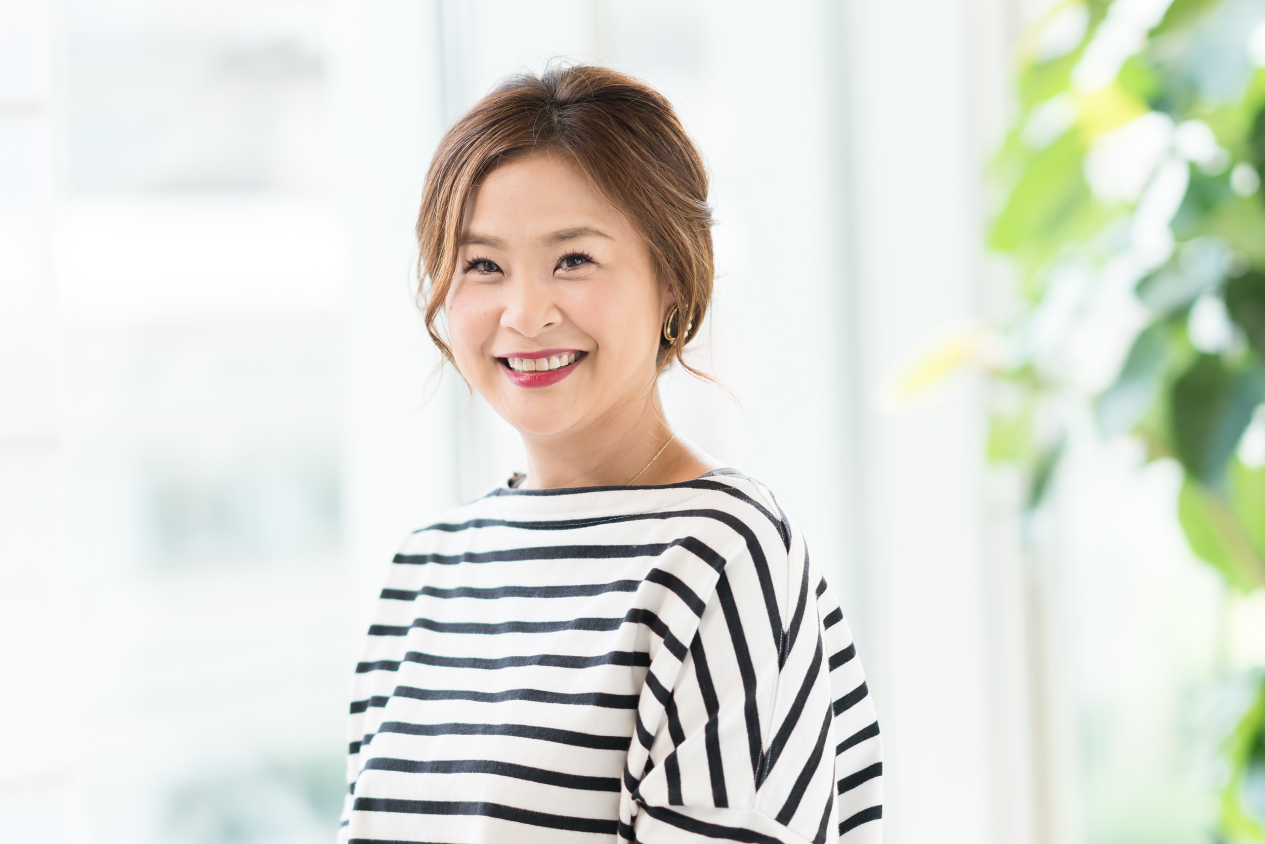 kakimoto arms LaLa terrace MUSASHIKOSUGI ディレクター・林 麻美さん。花が大好きでフラワーアレンジメントを習っているとか。「後輩の結婚式用に花でウェディングボードをつくったら、すごく喜ばれました」
