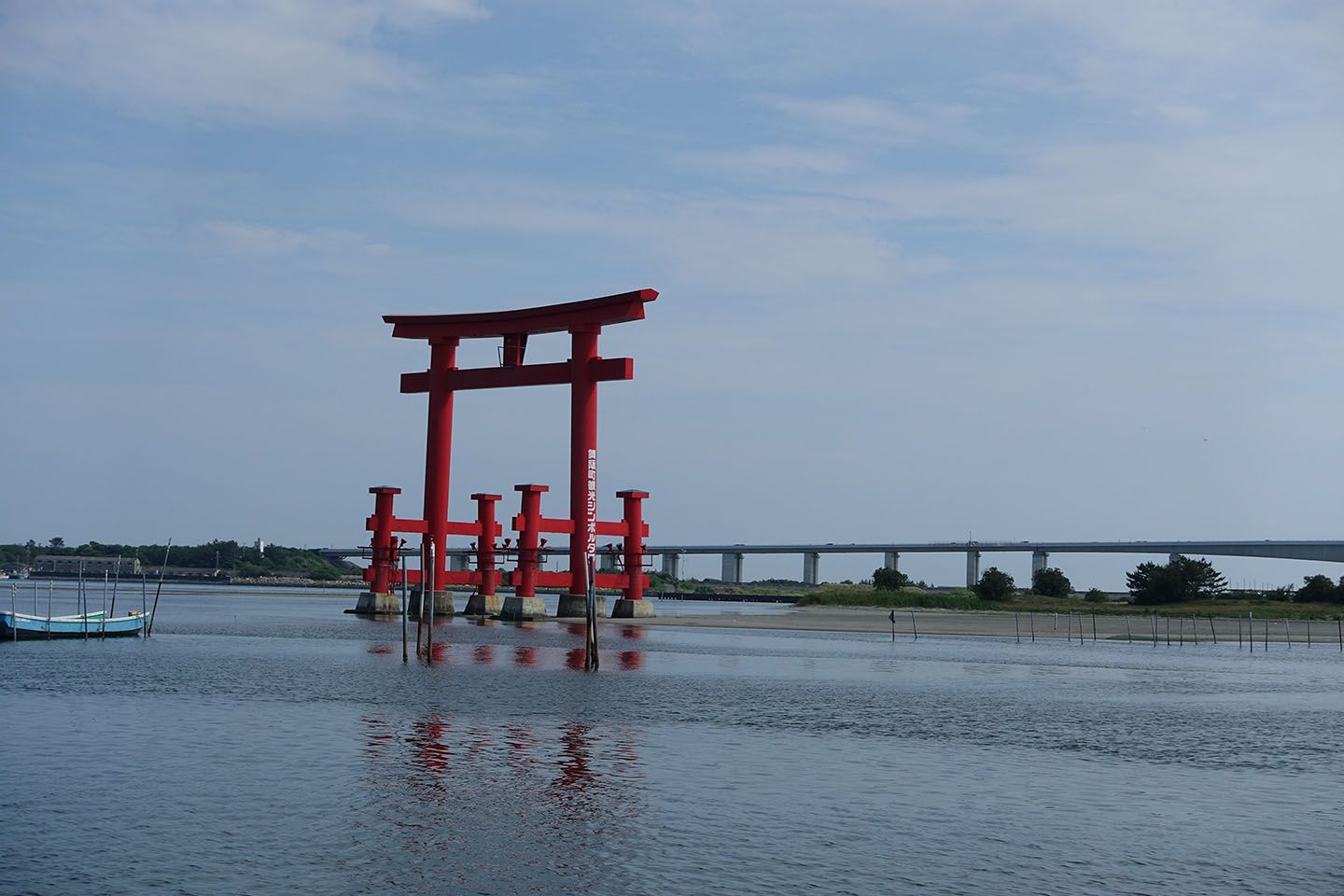 干潮時の弁天島。