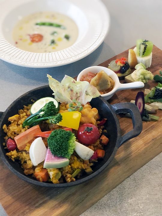 Bランチ『豆腐クリームとトマトソースを重ねたベジラザニア または 玄米べジパエリア + 本日のスープ¥2,000