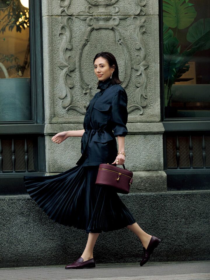 ロロ・ピアーナのウエアを着用したモデルの土屋巴瑞季さん