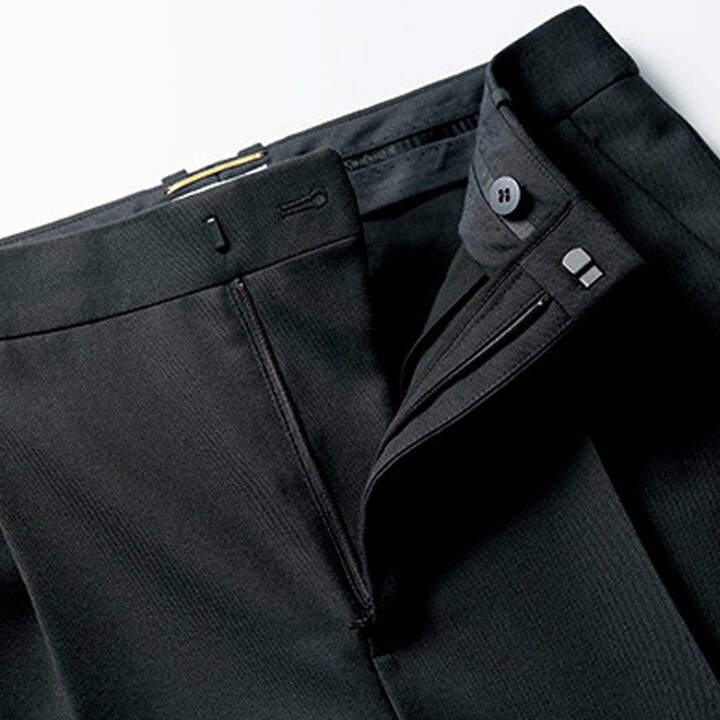 サンローランのパンツのクローズアップカット