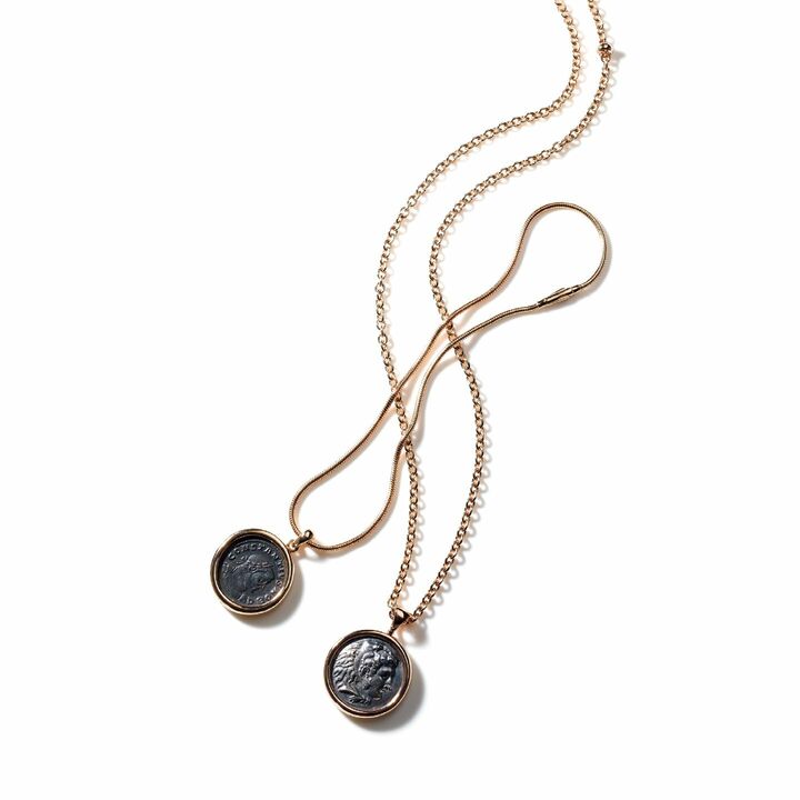 ペンダント「モネーテ」［ピンクゴールド×アンティークコイン］左から／￥970,000・￥2,350,000（ブルガリ ジャパン）　［Precious2019年7月号79ページ］