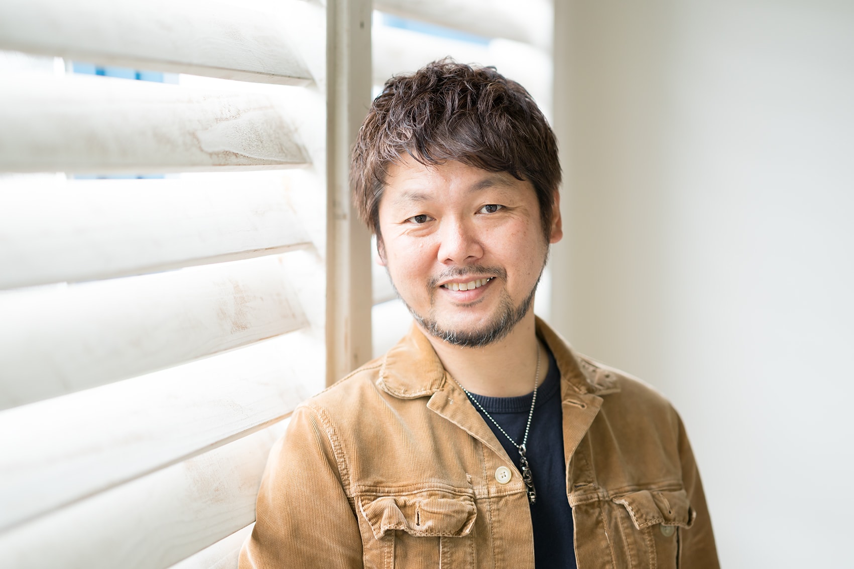 naturaクリエイティブ ディレクター 内藤新士さん。小学6年生の息子さんと一緒に過ごすのが楽しみとか。「野球の試合をよく観に行きます。打率や防御率など、僕より息子の方が詳しくなっちゃいました」