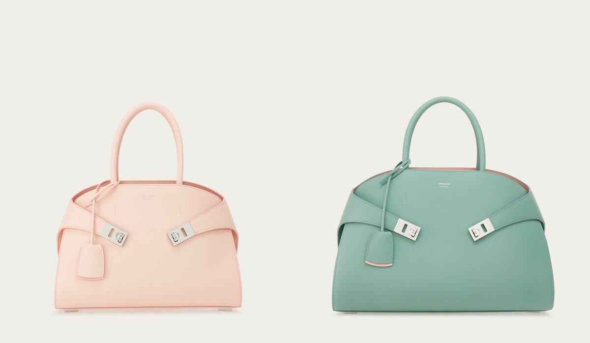 フェラガモの大人気バッグ「ハグ」に新色が仲間入り！装いに春を